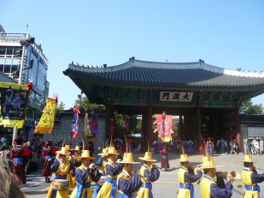 韓国旅行ソウル編その2 徳寿宮（トクスグン）、焼肉、南大門、うどん、冷麺