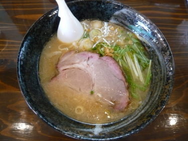 濃厚鶏白湯ラーメンが人気 らぁ麺のお店 三色(さんしき)  静岡県裾野市