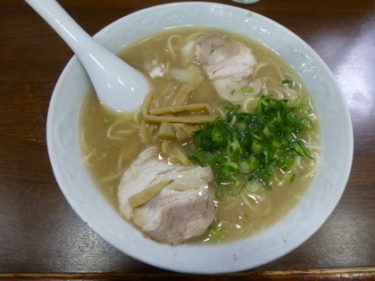 濃厚だけど飲みやすいスープの豚骨ラーメン 味の三平 山口県宇部市