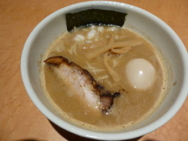 ガッツリ煮干と濃厚鶏白湯のラーメン 麺家 一鶴（いっかく）