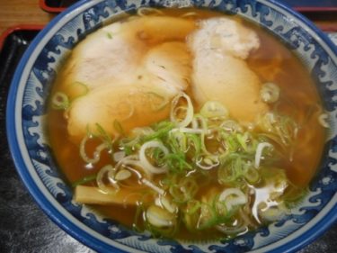 じんわり魚介系スープとコシのある縮れた自家製麺 尾浦