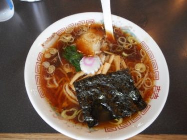 甘みと生姜の辛さのバランスが絶妙なラーメン 青島食堂 曲新町店