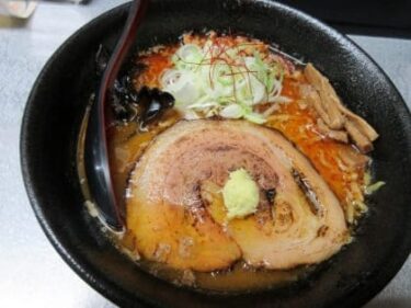 エゾ麺ロック 愛知県名古屋市中区 濃厚札幌味噌ラーメンは辛口アツアツ