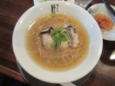 プリプリ過ぎる牡蠣にノックアウトなラーメン  麺’s食堂 粋蓮(すいれん)