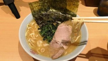 貫徹家 静岡市 本格的家系豚骨醤油スープのラーメン