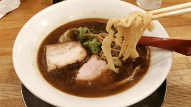 麺や七彩 東京都中央区八丁堀 おすすめメニューは喜多方煮干ラーメン